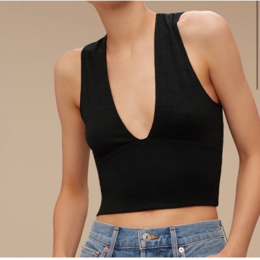 Aritzia Wilfred Free Valeria Small Black Crop Tank with Plunge V-Cut Neck
